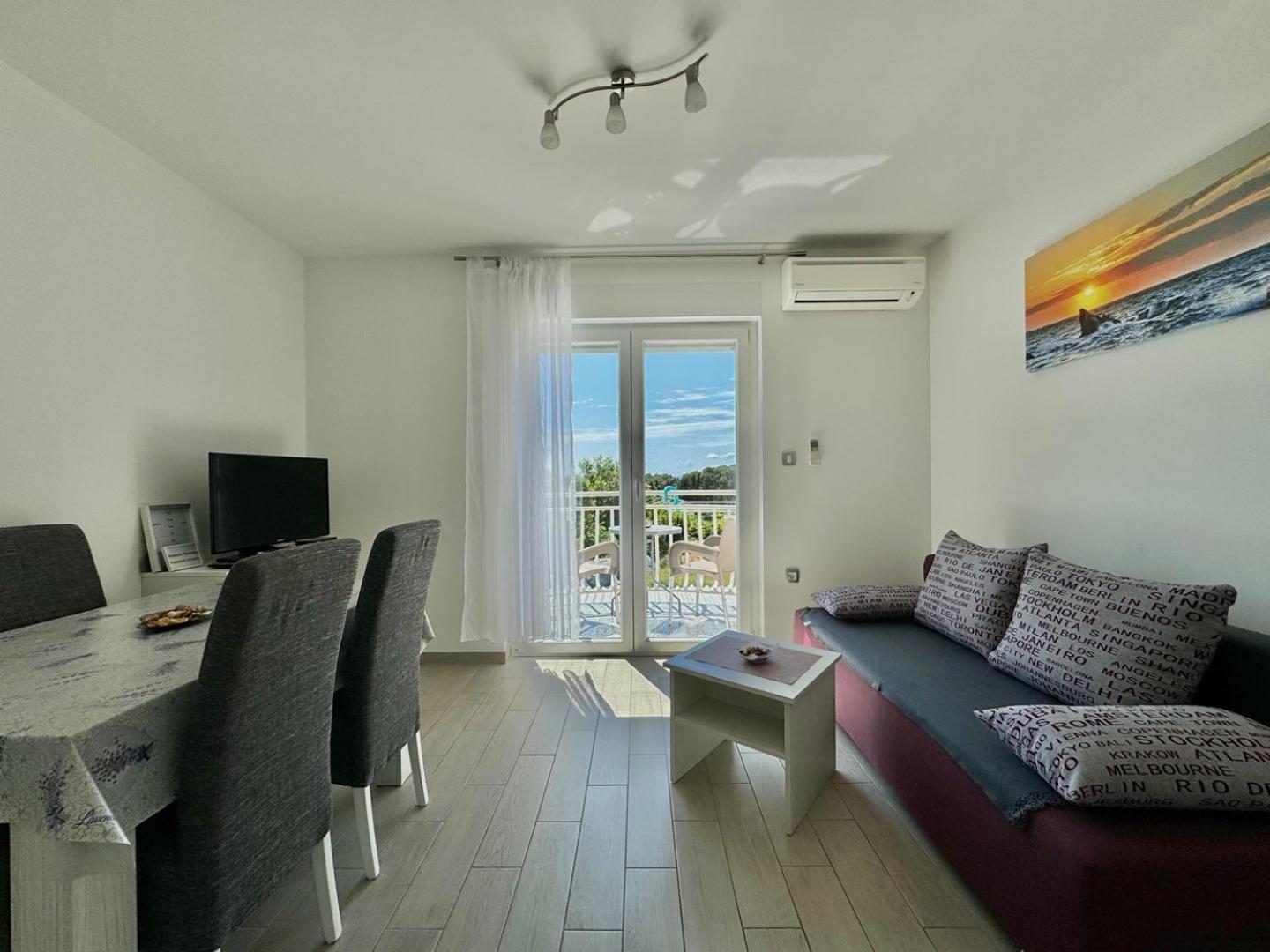 Cozy Apartment Rosmarin With A Sea View Крк Екстер'єр фото