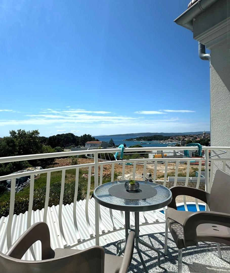 Cozy Apartment Rosmarin With A Sea View Крк Екстер'єр фото